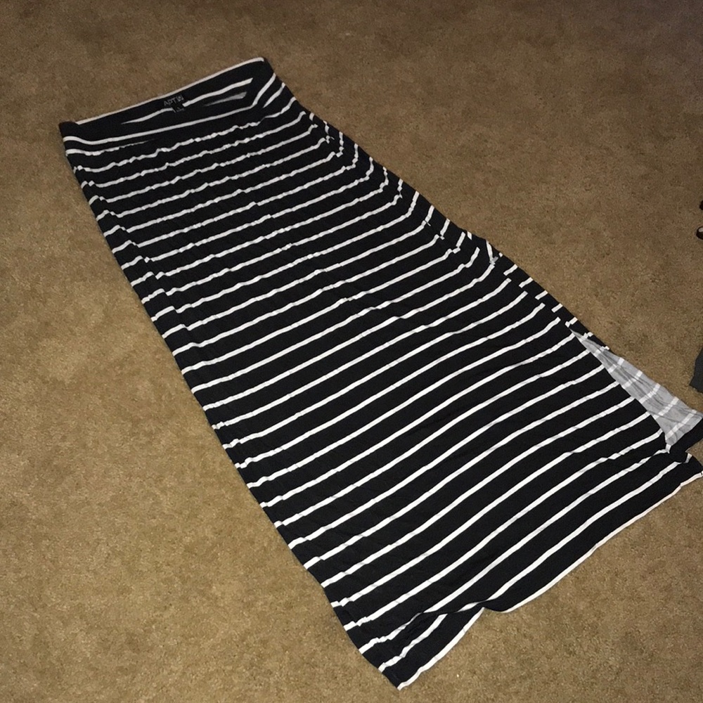 Large maxi skirt - Picture 3 of 3